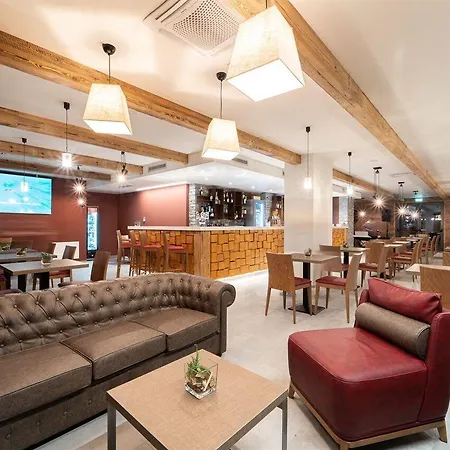 Hotell Th 4*